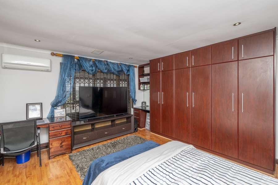 4 Bedroom Property for Sale in Van Riebeeckshof Western Cape